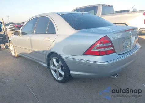 2006 Mercedes-Benz C 230 Sport z USA, uszkodzony, nr VIN WDBRF52H56A856112